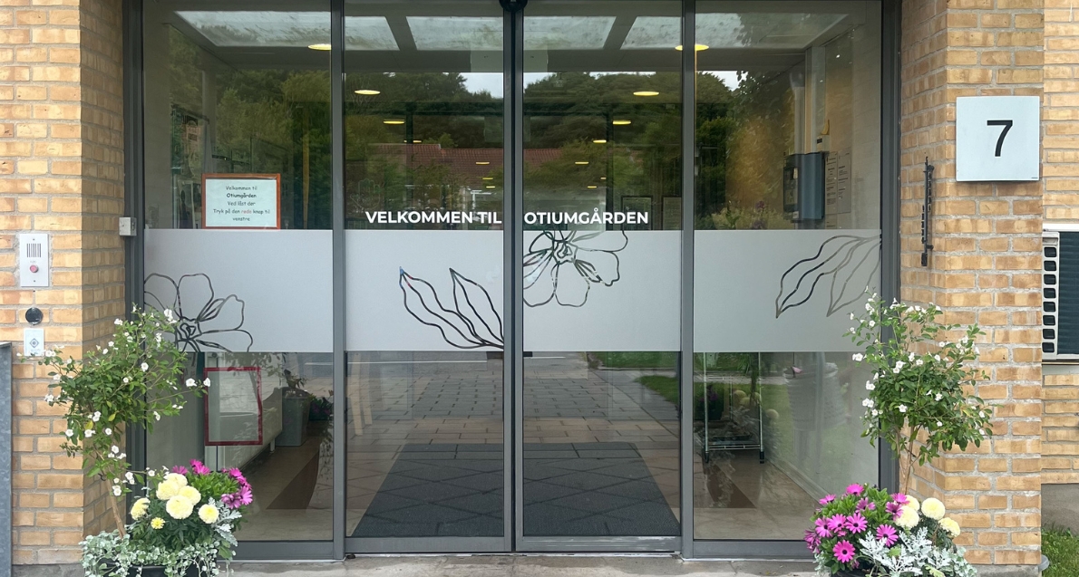 Dusted folie til indgang ved plejebolig