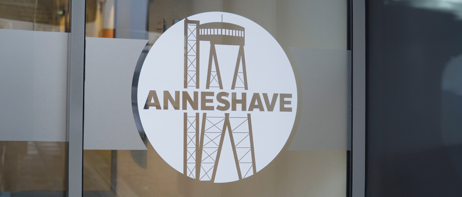 Dustedfolie med logo til indgang