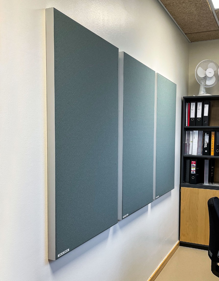 Ensfarvet akustik til kontor i plejesektor