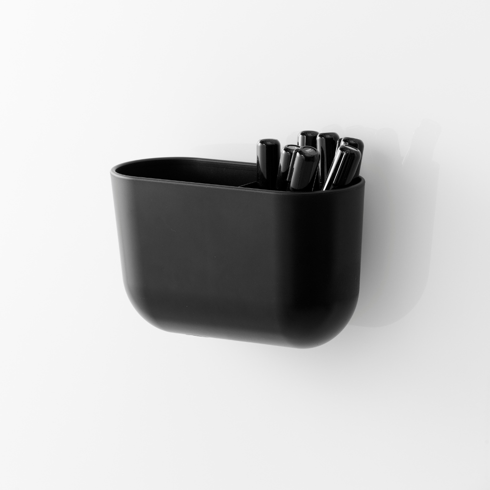 Magnetisk beholder til tusser og andet tavletilbehør i sort