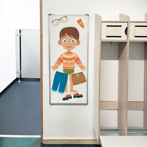 Whiteboard med påklædningsdukke til børnehave