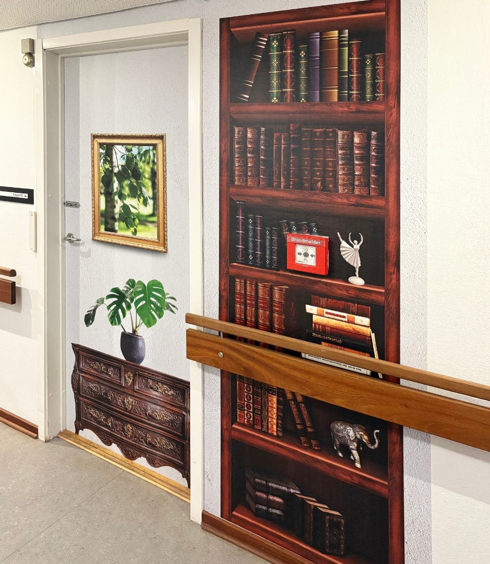 Dør- og vægfolie i plejecenter til hjemliggørrelse