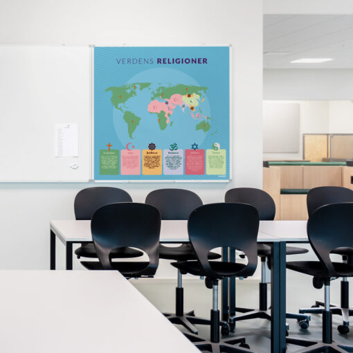 Whiteboard med VerdensReligioner i klasselokale