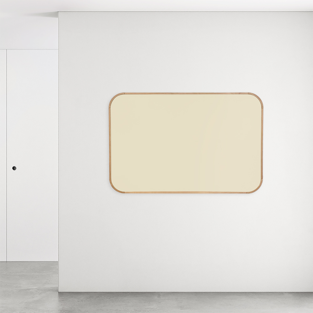 Stilren satin tavle med refleksfri overflade i farven beige