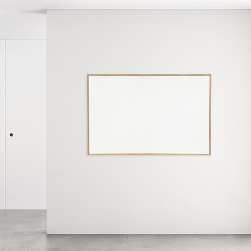 Stilren satin tavle med refleksfri overflade i farven hvid