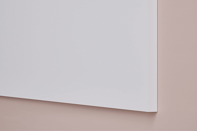 Nærbillede af whiteboardtavle med skarpt hjørne